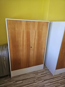 Darujem za odvoz skriňe s postelou - 4