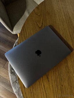 MacBook Pro 13" 2017 256gb, 8gb RAM - 4