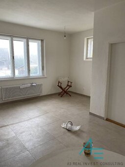 RD s parkovaním na ubytovanie ale aj na komerčné využitie. - 4