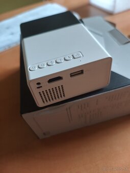Mini projektor +plátno. - 4