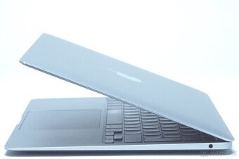ZÁRUKA/Macbook Air 13.3"/M1/8GB RAM/256GB SSD/CZ/BAT - 4