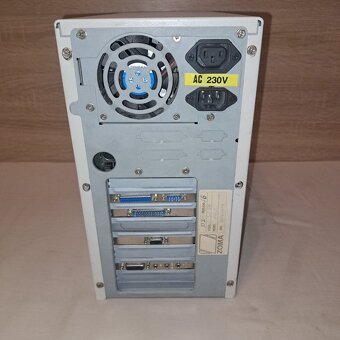 stary pocitac intel pentium 200 - 4