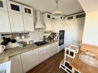 Na predaj nádherný zrekonštruovaný 3-izbový byt s... - 4