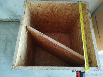 (26)  Celtoviny, drevený box, plechovice - 4