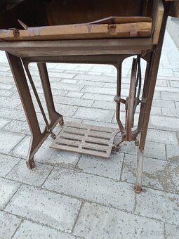 Starožitný šijací stroj - 4