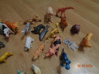 Predám rôzne hračky z kinder vajíčka a zvieratká + sčítanie - 4