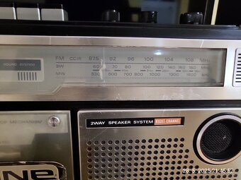 Hitachi radio - 4