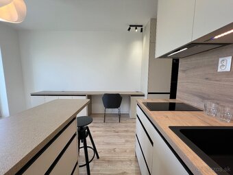 Štýlová garsonka s balkónom – Slnečnice POP - 4