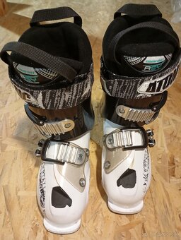 Lyže Rossignol 130 CM a lyžiarky Atomic - 4