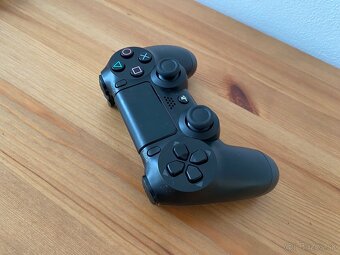 playstation 4 500 gb ako nova - 4