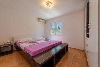 Chorvátsko 3 izbový apartmán 50 m od mora ostrov Vir. - 4