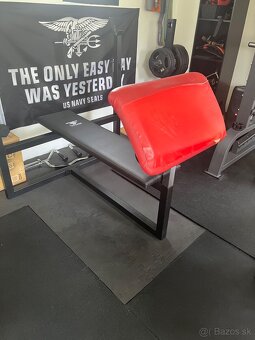 Predam benchpress scottova lavica - 4