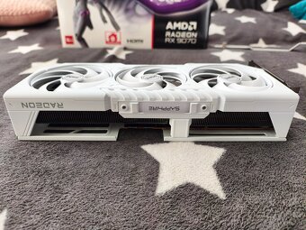 AMD Radeon RX 9070 SAPPHIRE PURE 16G - 4