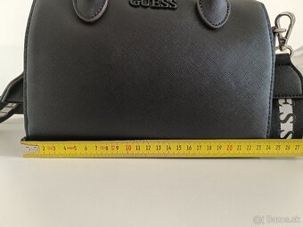 Cierna kabelka Guess - 4