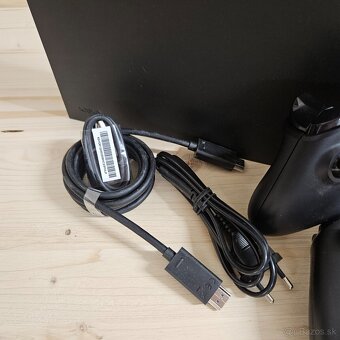 XBOX One X - 2x Ovladač - 4