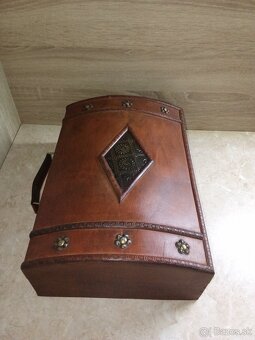 Príbor v drevenej truhlici + sada nožov - 4