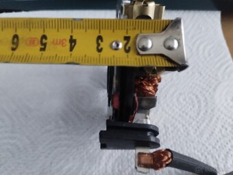 Uhliky štartéra s držiakom - 4