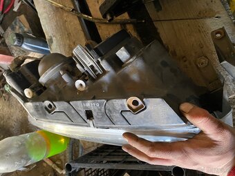 Predám predné svetla Passat b 5,5 - 4