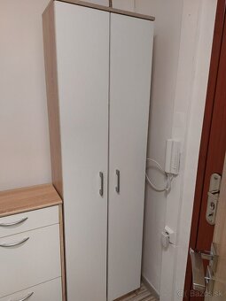 Predám predsieňovú skriňu s 2botníkmi - 4