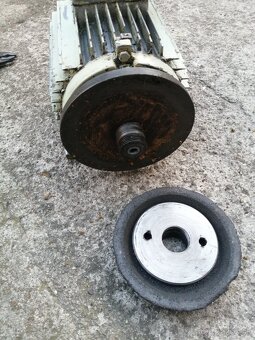 Elektromotor MEZ Mohelnice 2,2kw 2865 ot /min 400V - 4