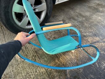 Staré detské kovové hojdacie kreslo. - 4