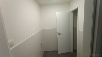 Na prenájom obchodné priestory v budove Orbis Nitra - 4