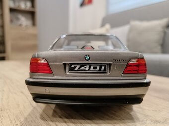 1:18 BMW 7 E38 - 4
