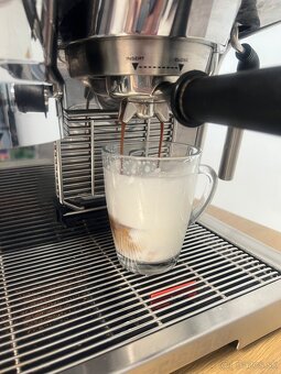 Pákový kávovar De'Longhi La Specialista OPERA EC9355.M nere - 4