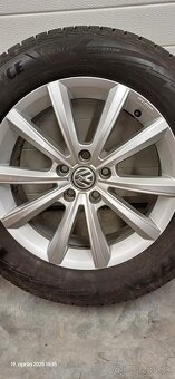 Orginal sada VW disky 6.5Jx17 ET38 zimne pneu Good Year - 4