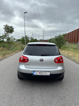 Parádny Volkswagen Golf 5 , 1.4 55kw - 4