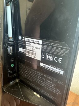 LG 24" monitor - 4