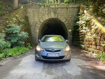 Opel Astra J 1.6 85kw - 4