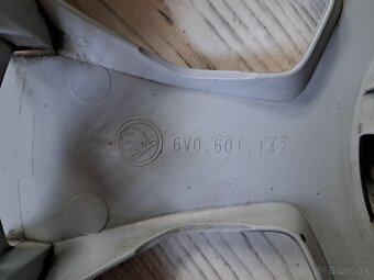 Kryt kolesa, puklica ŠKODA R14 - 1 kus - 4