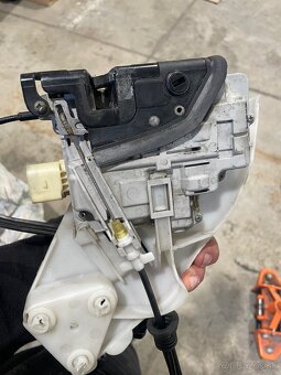 VW Passat B6 zamok motorcek okna stahovacka - 4