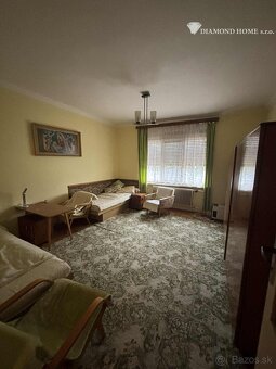 Na predaj zachovalý 4 izbový rodinný dom v obci Ňárad - 4