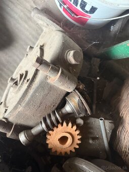 Predam motor na traktor ZETOR 25 A - 4