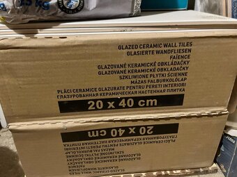 Predam biele (matne) kachlicky 20 x 40 cm - 4