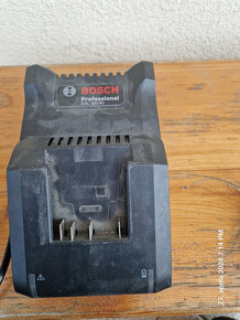 Nabíjačka Bosch + AKU - 4