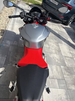 Aprilia Tuono 660 - 4