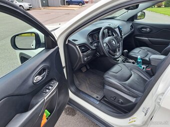 Jeep Cherokee - 4