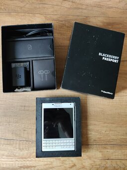 Blackberry Passport biely - 4