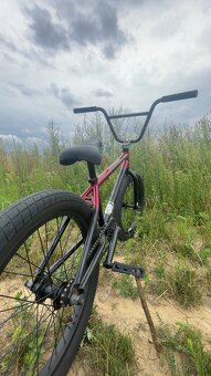 KINK BMX BICYKEL 2022 CURB GLOSS BLOOD ORANGE - 4