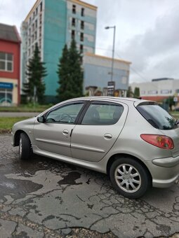 Rezervovane: Peugeot 206 1.4 benzín 92 tis km - 4
