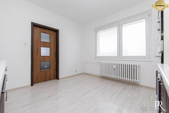 3-IZB.BYT S ÚŽASNÝMI VÝHĽADMI NA DUBNICU, 68m2, POD HÁJOM - 4