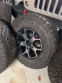 Jeep Wrangler 285/70 r17 BF Goodrich - 4