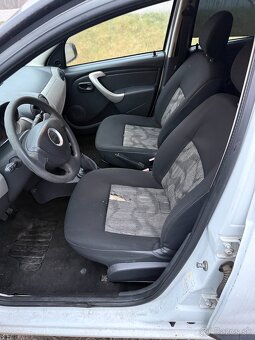 Predám Dacia Sandero 1.4 benzín, rok výroby 2010 - 4