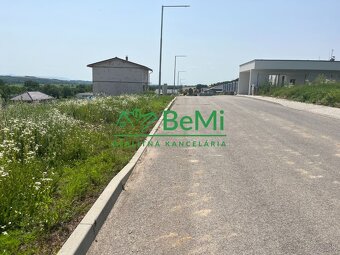 Predaj pozemok na stavbu RD - Levice, časť Kalinčiakovo ( 0 - 4