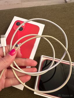 iPhone 13 red - 4
