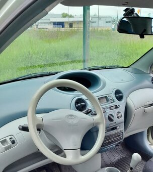 Yaris - 4