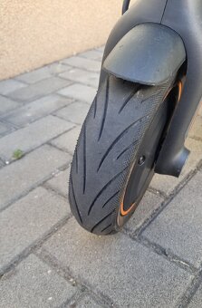 Elektrická kolobežka Ninebot Kickscooter F40E - 4